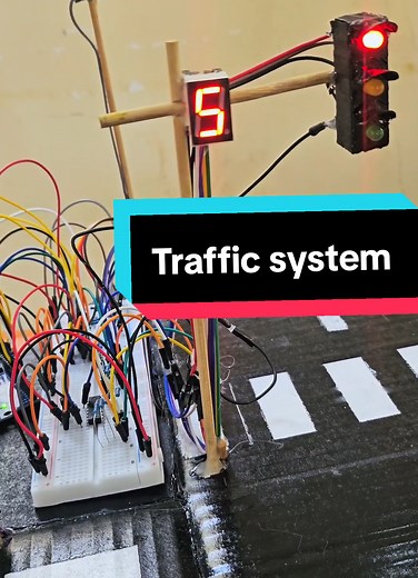 Sistema de Tráfico con Arduino Uno y Display de 7 Segmentos