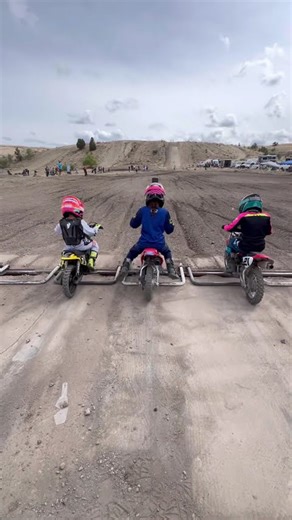 50cc shift shaft motocross start. Pw50 on the left Honda CFR50 XR50 on the right!