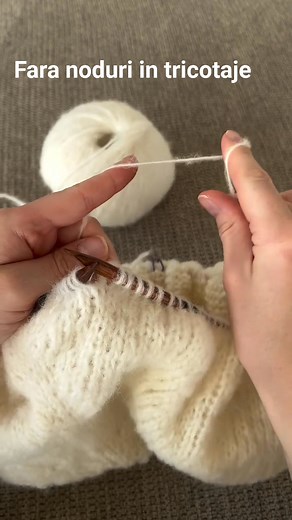 ✨ Trucul meu preferat: cum adaugi un fir nou fără să faci noduri! 🧶 Sursa Pinterest. #tricotat #ghem #tutorialtricotat #tricotaje #handmade #diyromania #fire #crosetat #knittingtutorial #knittingtips #tricotezcuplacere #tricotajecreative #invatatricoatat #knittingaddict #tricotajeromania | Atelierul Victoriei.