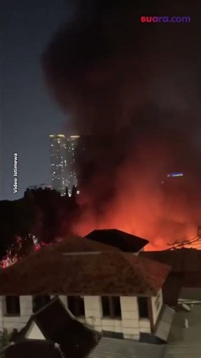 Api Mengamuk di Pasar Taman Puring: Puluhan Kios Ludes, TransJakarta Lumpuh!