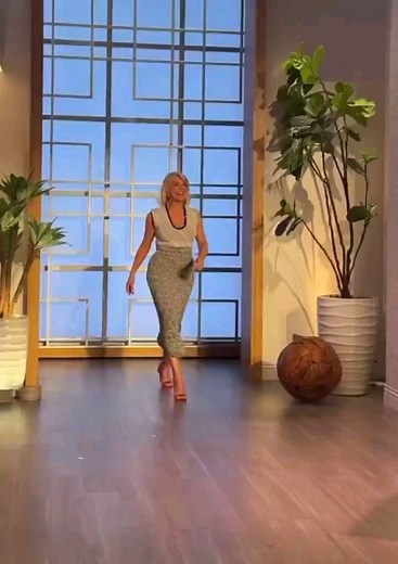 Jerry O'Connell on Instagram: "Hannah Waddingham on @thetalkcbs Me: 'Wow. Wow. Wow. Wow. Wow.'"