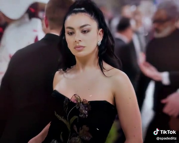 Everyone looks beautiful at the Met Gala! Who's your favorite? / I miss editing reverse style | slight ib: @filmsakani || #beyonce #sza #alexconsani #hunterschafer #charlixcx #lisa #madonna #gwendolinechristie #dojacat #metgala #lovepotions #edit #fyp #fypシ゚viral #spadeditz