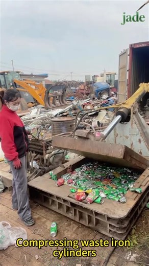 Compressing waste iron cylinders #amazingmachinery #machine