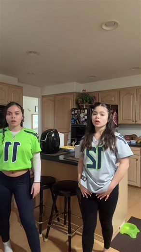 🫰🏼#sisters #seahawks #seattle #wa | Seattle Seahawks