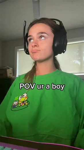 Casual Style: Green Sweatshirt with Frog Graphic