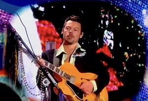 Watch Stevie Nicks bring surprise guest Harry Styles on stage to roaring crowd