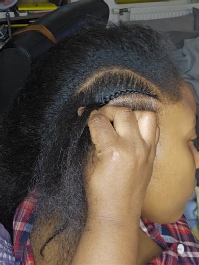 How to Part a Clean Hair Line for Cornrows