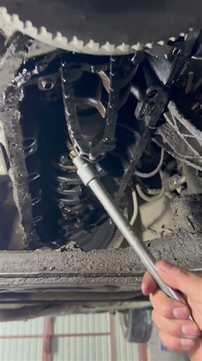 Removing the Connecting Rod! #automobile #engineblock #mechanic #carrepair #mechaniclife