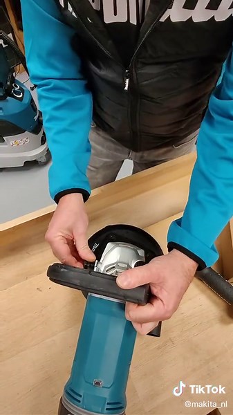 #Makita Loop Handle 199176-9 allows two-handed operation, for use with 180 mm / 230 mm Angle Grinder model: GA7061/70/71/80/81 and GA9061/ 63/70/71/80/81 #makitanederland #makitatools #tool #tools #makitapowertools