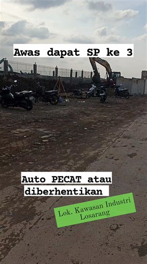 Hati-hati saat mendapat SP. Apa itu SP? Kepanjangan SP adalah Surat Peringatan. Sebuah surat resmi yang diberikan kepada karyawan yang melanggar kebijakan perusahaan, perjanjian kerja, atau kesepakatan lainnya. Kesalahan atau pelanggaran yang dilakukan karyawan tersebut bisa berupa hal-hal yang ringan sampai yang berat. Masa SP biasanya berbatas. Bila di masa SP melakukan kesalahan atau pelanggaran lagi. Maka SP naik tingkat. Dari SP 1 menjadi SP 2. Bila dimasa berlaku SP2 melakukan kesalahan ke