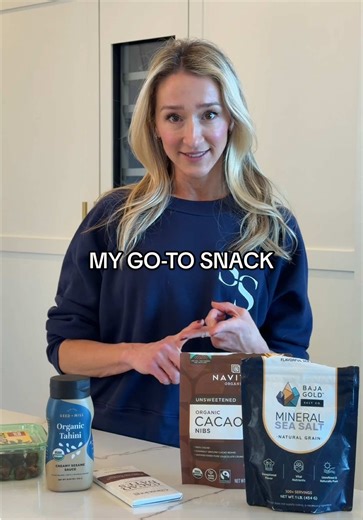 A quick 3 minute snack that satisfies your cravings #quicksnack #nutrition #healthysnacks #easyrecipe #recipesoftiktok