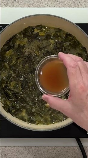 Southern Collard Greens with Smoked Turkey Neck 🌿