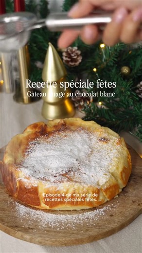 Recettes spéciales fêtes : gâteau nuage au chocolat blanc pour faire plaisir à toute la famille ✨ Par @cheztiffany_ Ingrédients : 400g de yaourt nature ou skyr 2 càs de sucre 50g de maizena 4 oeufs 1 càs de sachet de levure chimique Pincée de sel 2 càs d’extrait de vanille Sucre glace pour la déco 1 tablette de chocolat blanc fondu délicatement (je l’ai fait au micro onde avec une faible température) Papier cuisson Moule à gâteau Cuisson 40min à 180 (bien laisser refroidir avant de déguster) #no
