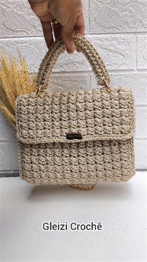 Clutch Carol tutorial disponível no canal Gleizi Crochê #crochettutorial #bolsa #bolsadecroche #artesanato #tutorial #bags #clutch #modafeminina #crochet | Gleizi Crochê