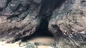 Low tide this morning at Chapel Porth and a wonderful walk along the beach to Porthtowan and back exploring the caves #LoveCornwall #St Agnes | I love Cornwall