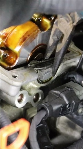 Hyundai i30 FD 2.0L Cam Seal Removal G4GC four-cylinder #automobile #mechanic #hyundairepair