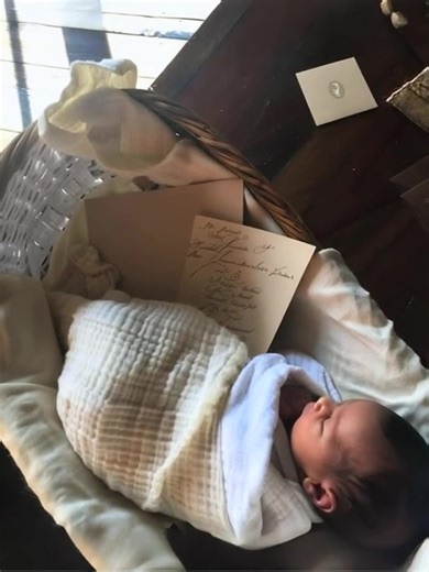 5.6K views | JE SUIS RENTRÉ D'UN VOYAGE D'AFFAIRES ET J'AI TROUVÉ UN...