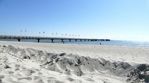 Die Ostsee glitzert in der Sonne und die Zeichen stehen auf WOCHENENDE! Wer hat Lust auf Strand und Meer? ☀😎🌊 | Großenbrode