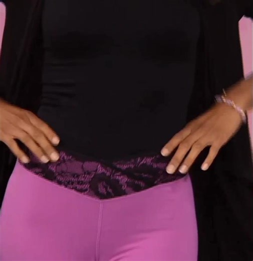 HSN model models leggings 0