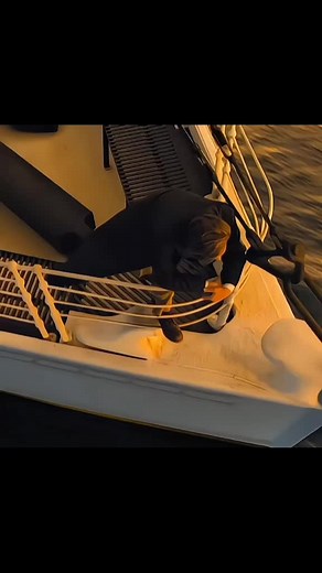 Titanic Movie Scene: Jack and Rose's Epic Moments