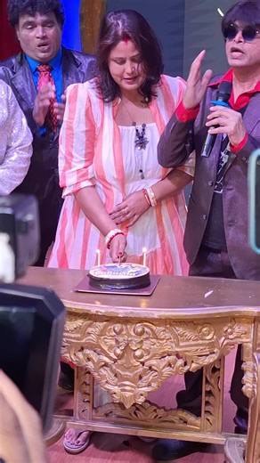 21K views · 202 reactions | Happy birthday world's superstar SRK SIR celebrated at GOREGAON FILM CITY BOLLYWOOD PARK WITH LOOK ALIKE ARTIST. | Shah Rukh Banna Aasan Nahi | Facebook