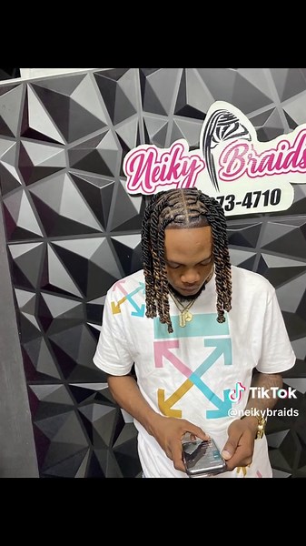 Ate 🔥🔥🔥#fypviral #jamaicantiktok🇯🇲viral #mandevillejamaica #malestyles #braidertiktok #locstyles