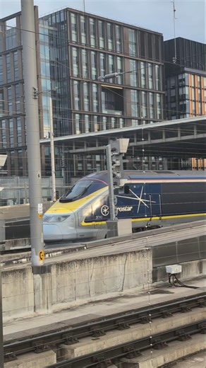 Class 373 Eurostars 3015 and 3016 depart St Pancras International 18/1/26