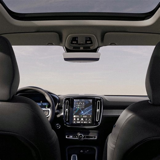 A compact, yet spacious SUV – bursting with minimalism. Now with a new and improved user experience. Start your order now. | Volvo Car UK