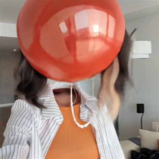 "When Your Head Turns Into a Balloon 😳🎈" #ballon #aivideo