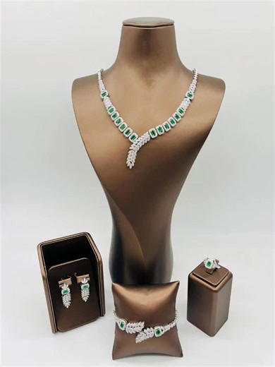 ​⚜️Yeni kolleksiyamızın möhtəşəm! 🔶️Firma model dəstimiz! 🔶️Parıltısı və incəliyi ilə seçilən özəl model. ✨️Maria Rossa Accessories: Keyfiyyətə və zərifliyə dəyər verən xanımların tək Ünvanı! 🚚-Çatdırılma Mümkündür. 💌-DM Sifariş Qəbul Olunur. 💥 Maria Rossa Accessories hər zaman xidmətinizdəyik! #MariaRossa #bijuteriya #qolbaq #foryou #azerbaijan