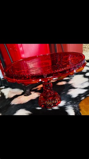 Not very many places open today…but we did find some awesome stuff! Even stopped by Goodwill to get plate holders, candle holders (for fairy lamps) and a cute little table…#moonandstars #uranium #vaselineglass #cakestand #aladdinlamp