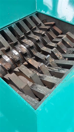 Dual-axis shredder, scrap metal recycling, plastic shredder, fabric shredder, domestic waste shredder, scrap crusher, metal shredder, Telegram WhatsApp: 8618539917909 The dual-shaft shredder brings unprecedented efficiency and power to the industrial crushing field with its revolutionary dual-shaft technology. This kind of powerful shredding and precise control equipment can convert industrial waste into recyclable resources and become a double-edged sword in the field of industrial crushing. It