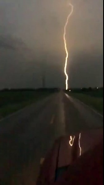 Lightning strike on the road - Video