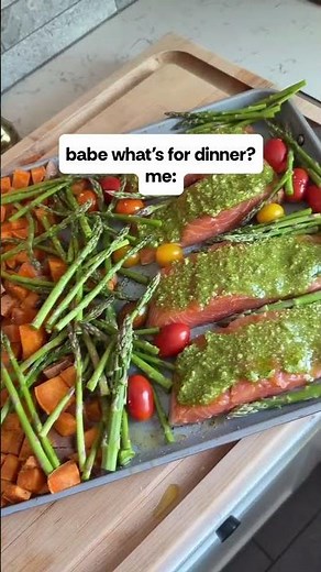 SHEET PAN PESTO SALMON 😍✨ #pesto #pestosalmon #sheetpanmeals #sheetpandinner #sheetpansuppers