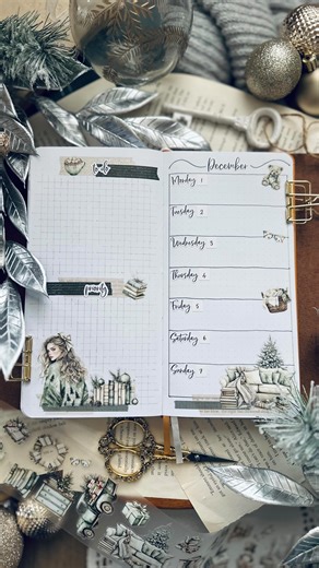 Amy - Books + Reading Journal on Instagram: "✨ Plan With Me: December Weekly in my Bullet Journal ✨ I know I already shared this on my feed but wanted to share how I created my first weekly setup for December in my bullet journal! I did go back and add in some grid lines after because it felt like it was missing something 🤭 ✨ Products Used ✨ I used @rongrong_devoe_illustration Time to Date functional sticker book for the days of the week which made this set up so quick. And then of course had t
