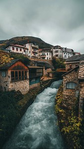 You don’t have to be the best… just keep doing your best 🫵💯… | 📍 Mostar / Bosnia Herzegovina 🇧🇦 | 📷 more behind the scenes @giuliogroebert | 🧑‍🎨 edited w/ @giuliogroebertpresets | #behindthescene #photography #photographer #photographers #sonyalpha #travel #travelphotography #photoshoot #mostar #bosnia #cityphotography #photooftheday #balkan | Giulio Groebert Photography