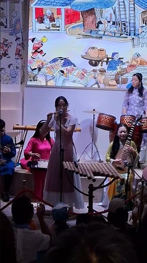 ベトナム館の生演奏と水上人形劇