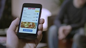 Pizza? Basta parlarne! Solo con Just Eat ordini a domicilio da più di 5000 ristoranti. | JUST EAT Italia