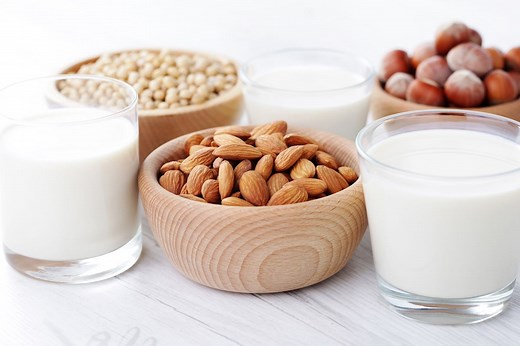 Dieta para intolerância à lactose: o que comer e o que evitar (com cardápio)