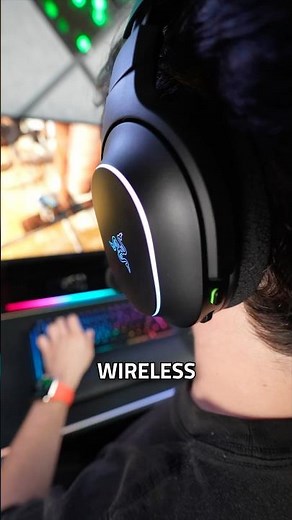 Seamlessly switch between devices with SmartSwitch DualWireless on the Razer Barracuda X Chroma