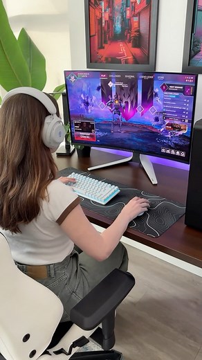 ALIENWARE on Instagram: "Drop into your next game with the new Alienware Pro Headset 🎧 Featuring: 🔸 50mm Graphene Coated Drivers 🔸 Active Noise Cancellation 🔸 Tri-Mode Connectivity Available now! Check it out at the link in bio 🔗"