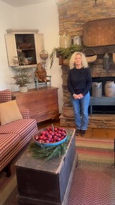 What a brilliant idea for storing your seasonal decor items! 💡👏🏼 #primitivechristmas #countrychristmas #rusticchristmas #christmashacks #primitivechristmashacks #christmasdiy #earlyamericanchristmas #primitiveholidaydecor #colonialchristmas #farmhousechristmas #simplechristmasstyle #primitivestyledecor #aprimitiveplacemagazine #primitivehomes #christmasdecoratingtips #holidayhacks | A Primitive Place Magazine