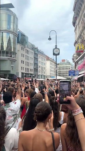 Taylor Swift Eras Tour in Wien gecancelt - was machen die Swifties daraus? Streetparty ihres Lebens!