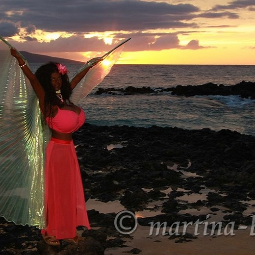 Martina Big - Malaika Kubwa | I like the beautiful beaches of Maui :) They are not only good for sunbathing and relaxing, but also great photo and video locations.... | Instagram