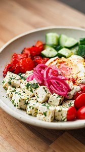 High Protein Hummus Bowl with Tofu ‘Feta’ Harissa Veggies featuring OXO | ad The link to the full recipe is in the comments 🔥 This gorgeous hummus bowl contains over 35g of protein per serving, along with a generous amount of fibre and gut-friendly foods 🥗 The trick to the perfect tofu ‘feta’ is first boiling the tofu in salted water. Trust us! This simple trick creates a spongier texture and also helps the tofu absorb more marinade. We’re also here to tell you that OXO’s food storage tools ar