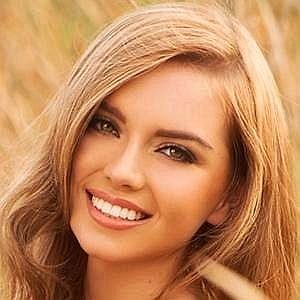 Lauren Hanley – Age, Bio, Personal Life, Family & Stats | CelebsAges