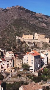 227K views · 6.2K reactions | Corte, cœur de la Corse ! Ancienne capitale indépendante, sa citadelle et ses ruelles pittoresques t’offrent une vue imprenable sur les montagnes. Un lieu qui incarne l'âme de l'île. Connais-tu cette ville ?  @corse_image_drone | Visitcorsica | Facebook