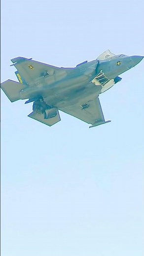 US Marine Corps F-35B STOVL on slow flight demo