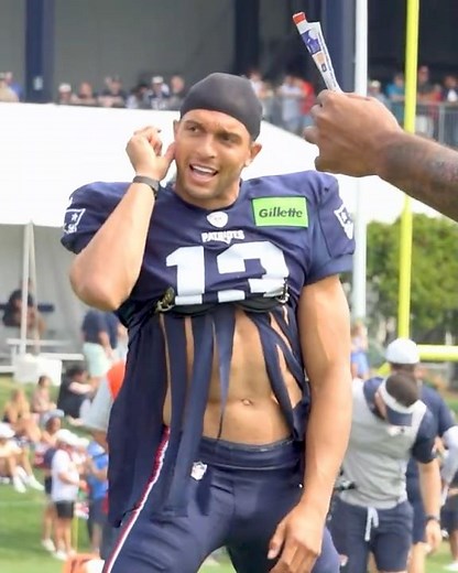 Patriots WR Mack Hollins Shows Off Fashion Skills With Custom Jersey Design | #shorts #nfl