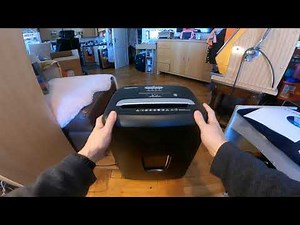 Amazon Basics 12 Sheet Micro-Cut Paper, Credit card and CD Shredder Review
